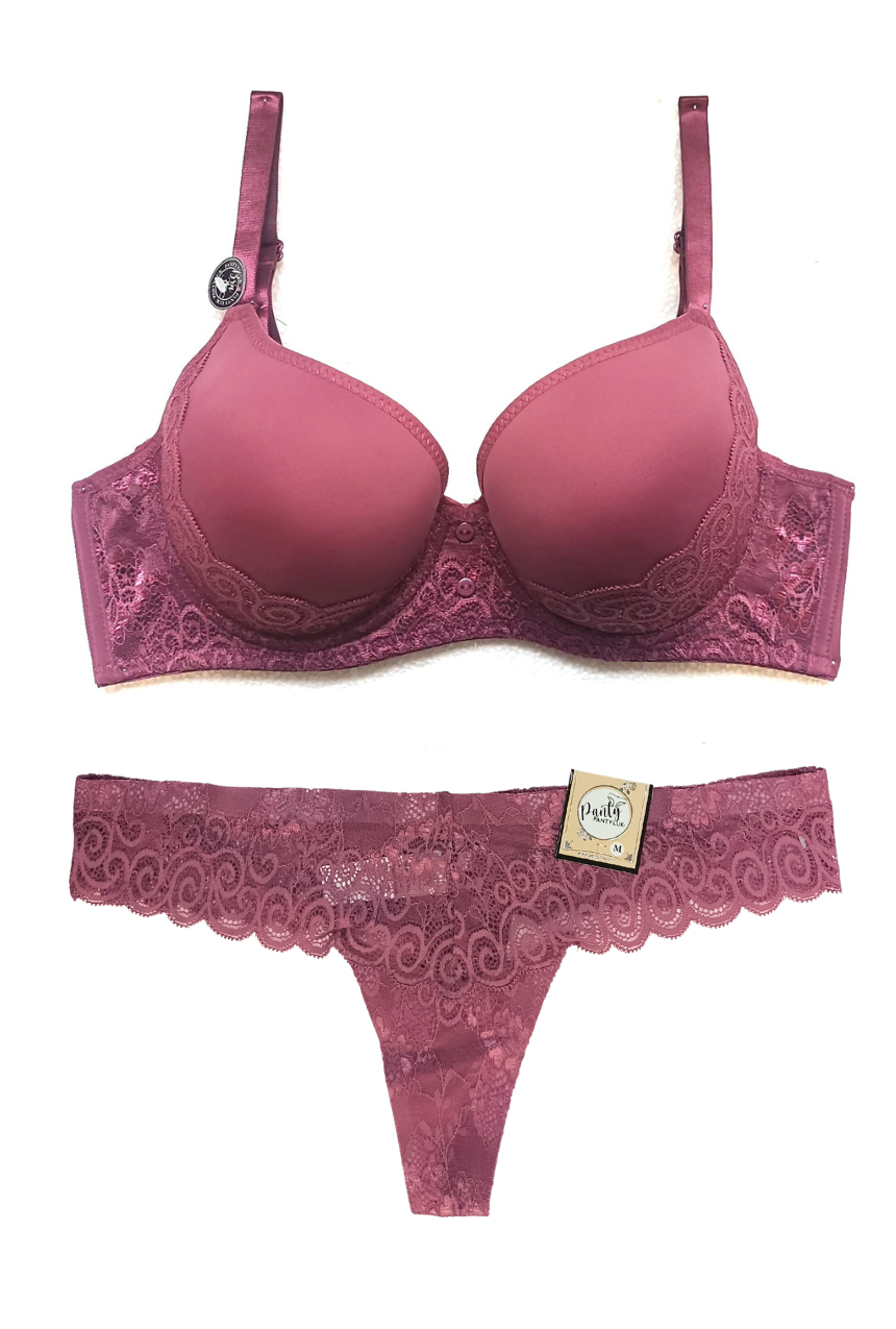 Coordinado brasier copa clásica y detalles de encaje con calzon tipo tanga de encaje.