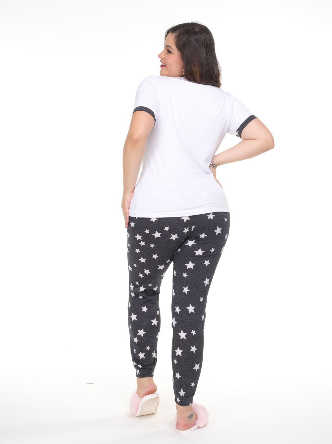 Pijama pantalón negro y camisa manga corta capibarara blanca