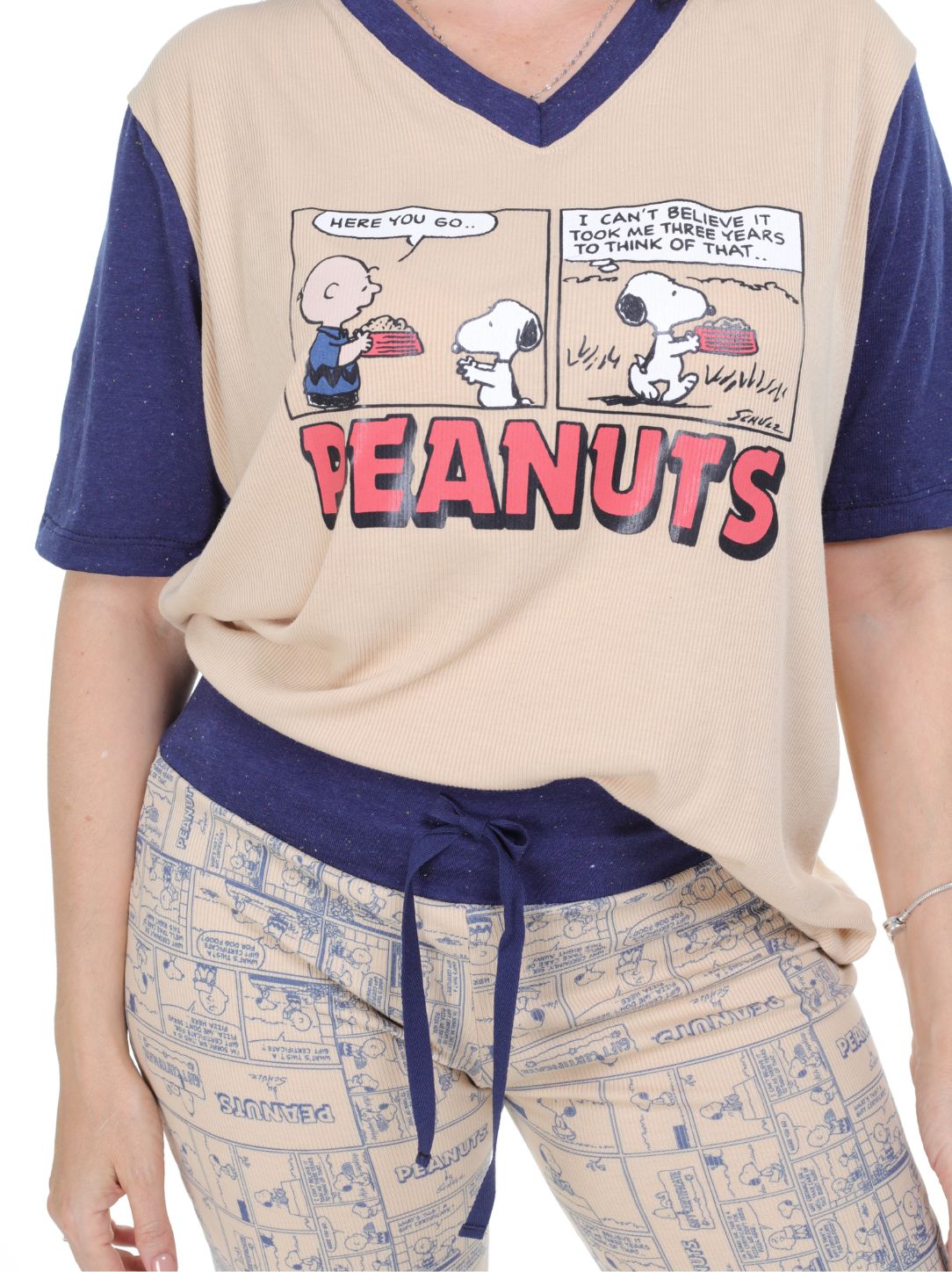 Pijama pantalón y camisa manga corta snoopy beige