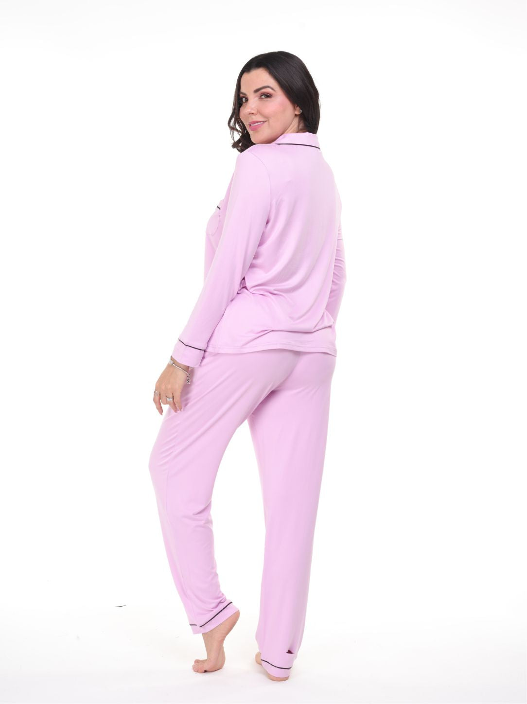 Pijama pantalón y camisa manga larga con botones magenta línea negra