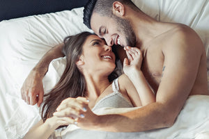 Beneficios de dormir en pareja y tips para dormir mejor en pareja