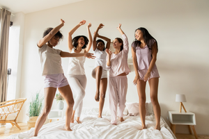 Descubre qué tipo de mujer eres según tu pijama favorita: guía divertida de personalidad