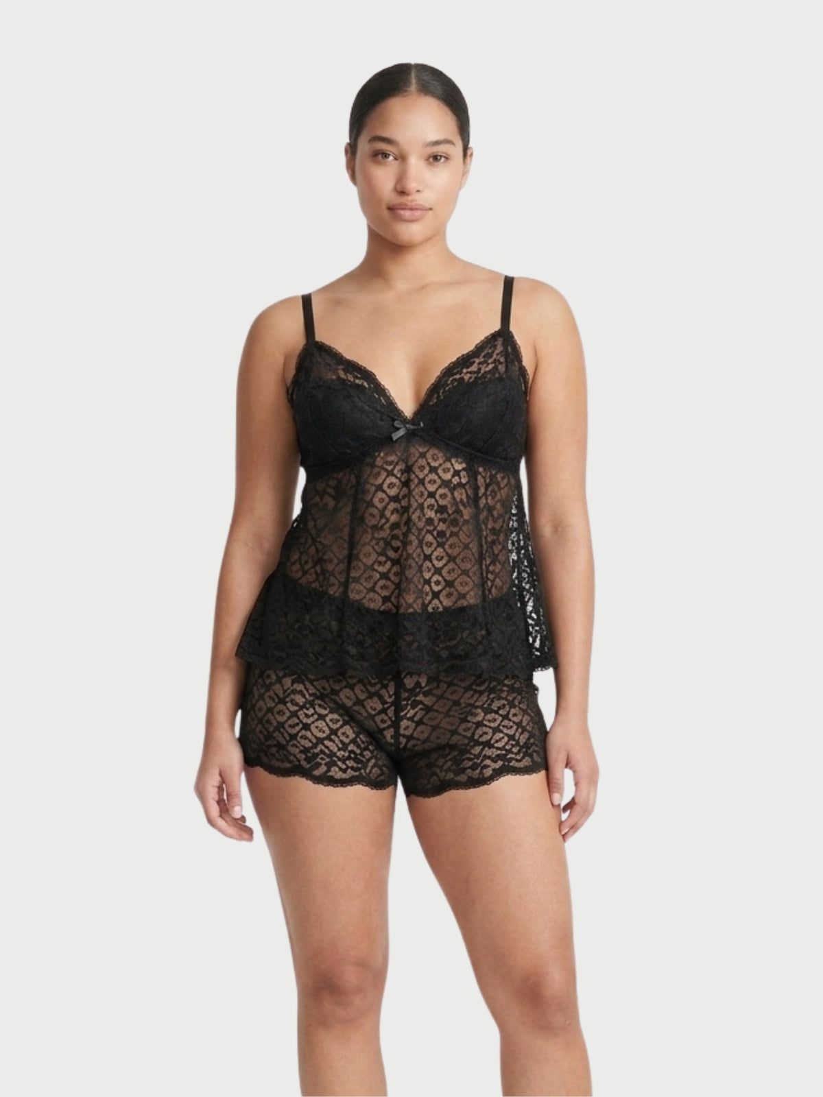 Baby doll de encaje con short y tirantes color negro