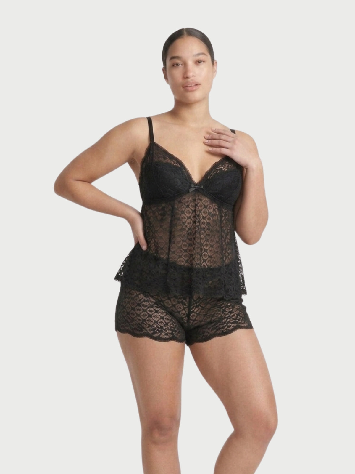 Baby doll de encaje con short y tirantes color negro