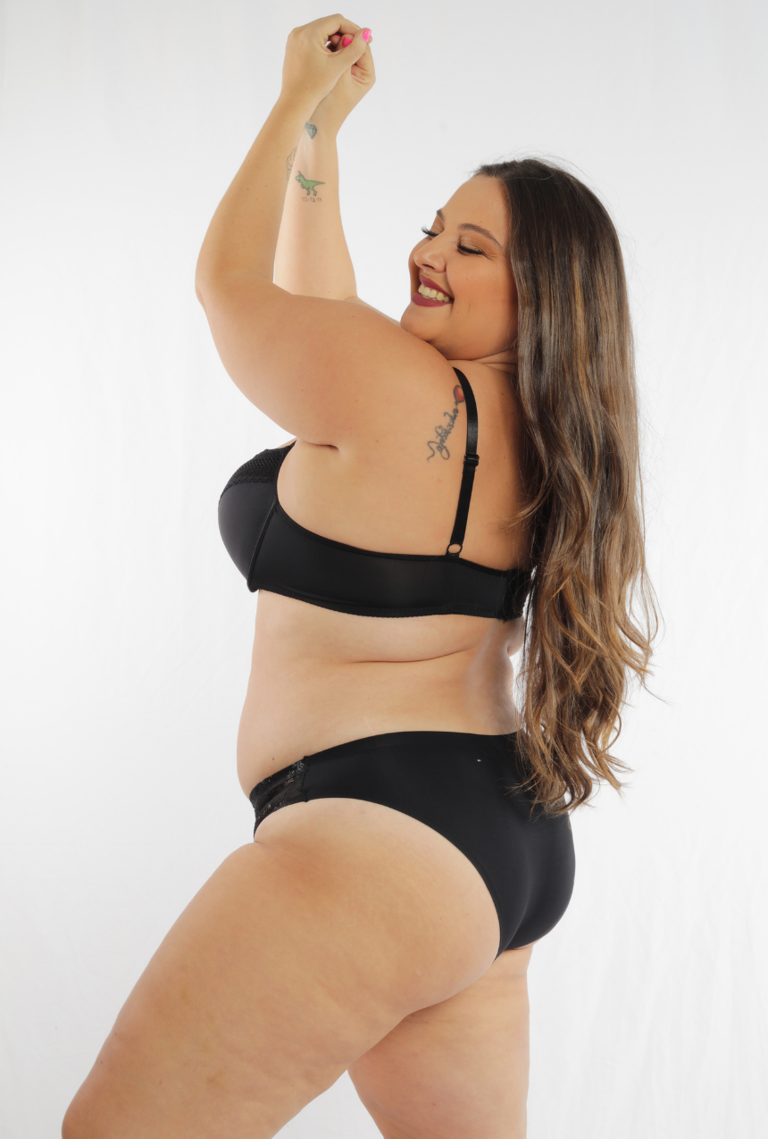 Coordinado brasier copa 3/4  con calzón tipo bikini con encaje.