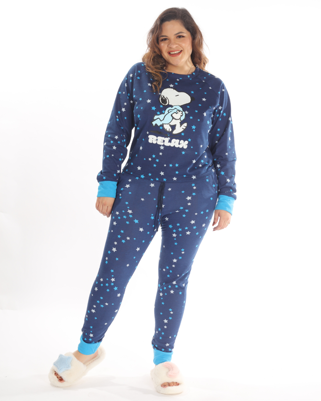 Pijama pantalón y camisa de manga larga azul con estrellas de snoopy