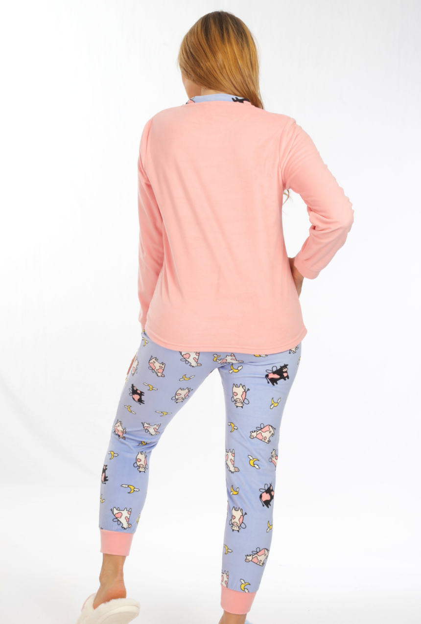 Pijama pantalón con bordado de vacas soñadoras