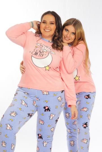 Pijama pantalón con bordado de vacas soñadoras
