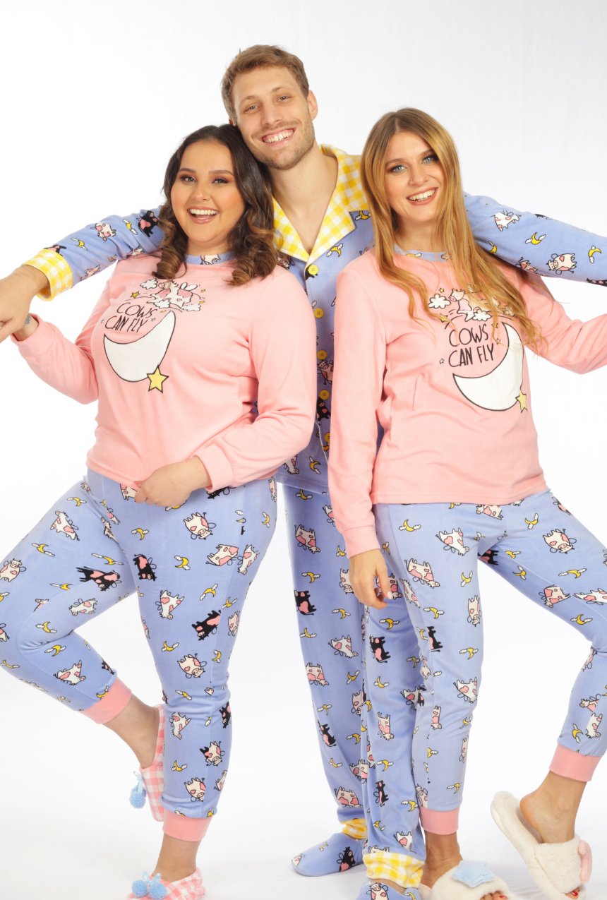 Pijama pantalón con bordado de vacas soñadoras
