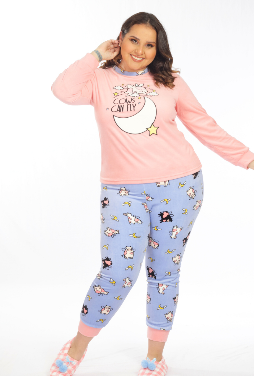 Pijama pantalón con bordado de vacas soñadoras