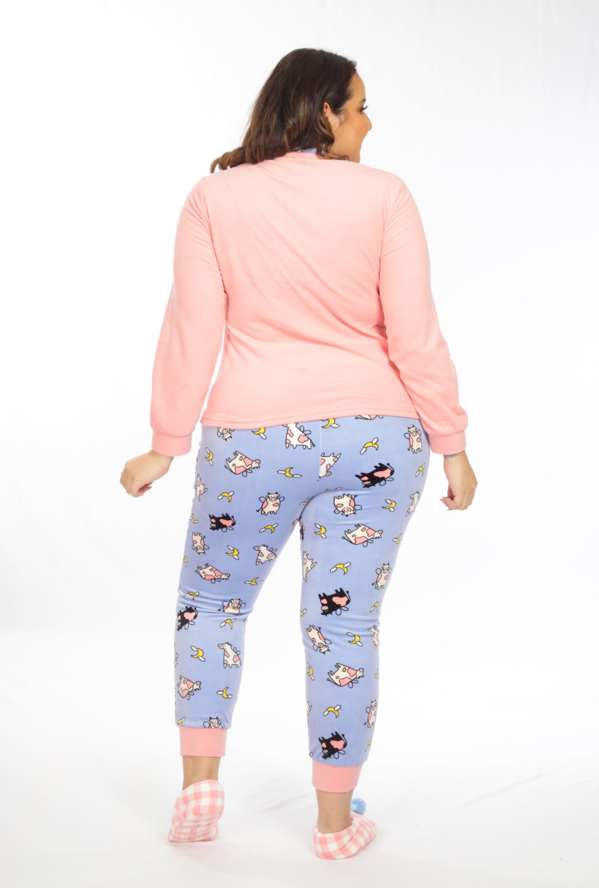 Pijama pantalón con bordado de vacas soñadoras