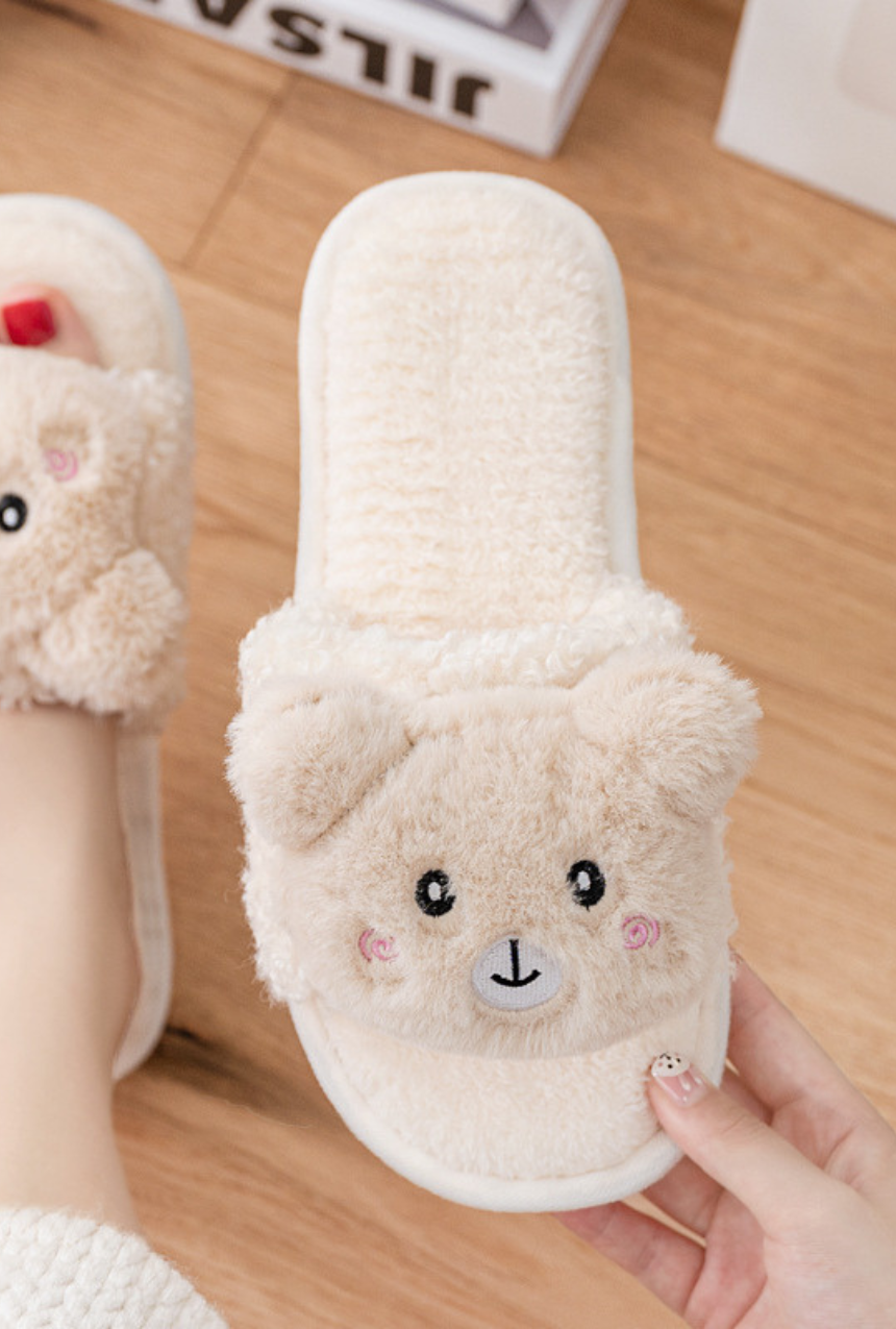 Set de pantuflas tipo sandalia con osito de peluche