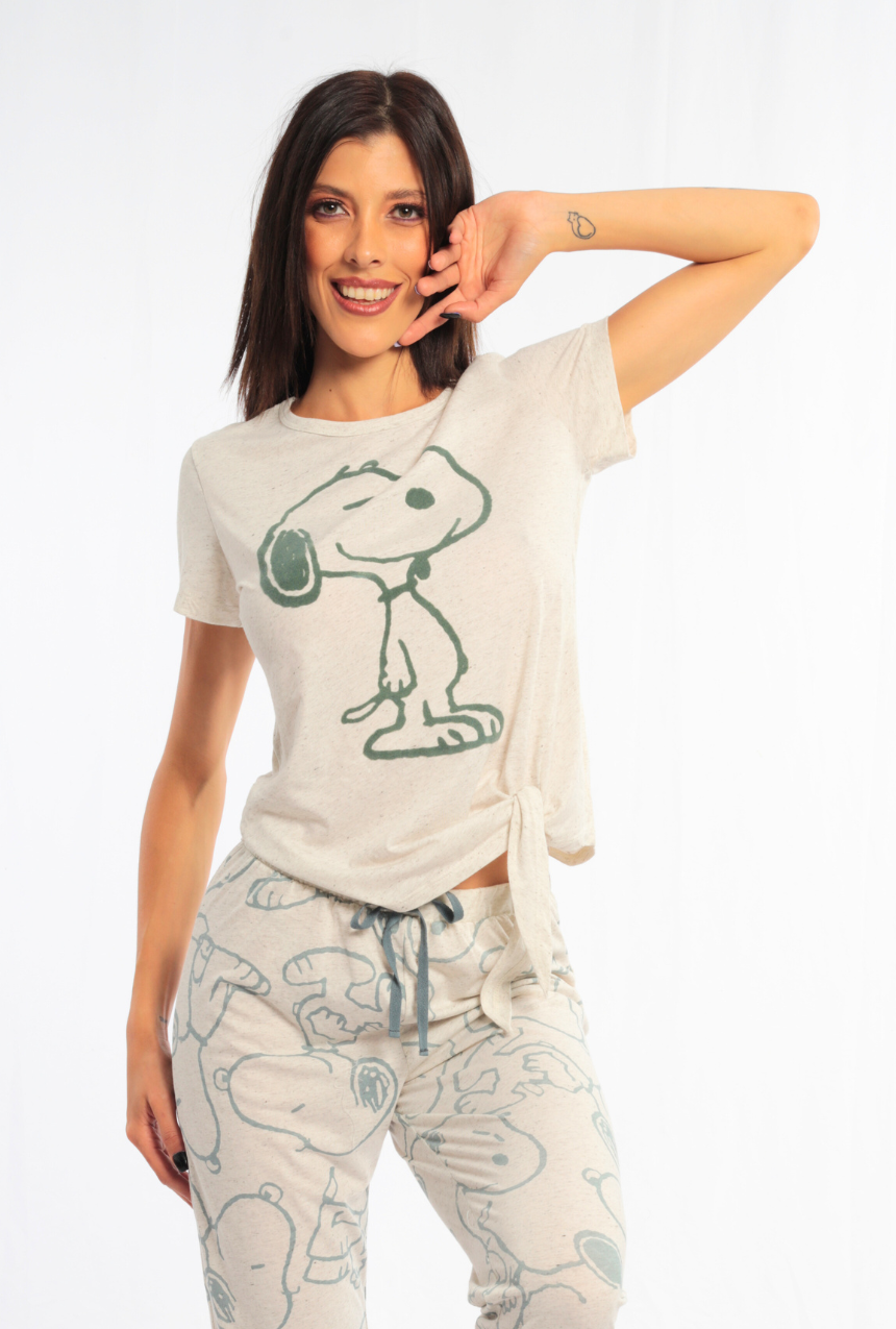 Pijama pantalón con playera manga corta con nudo lateral Snoopy