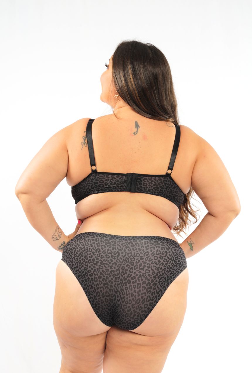 Coordinado brasier copa clásica con calzón tipo bikini encaje animal print negro