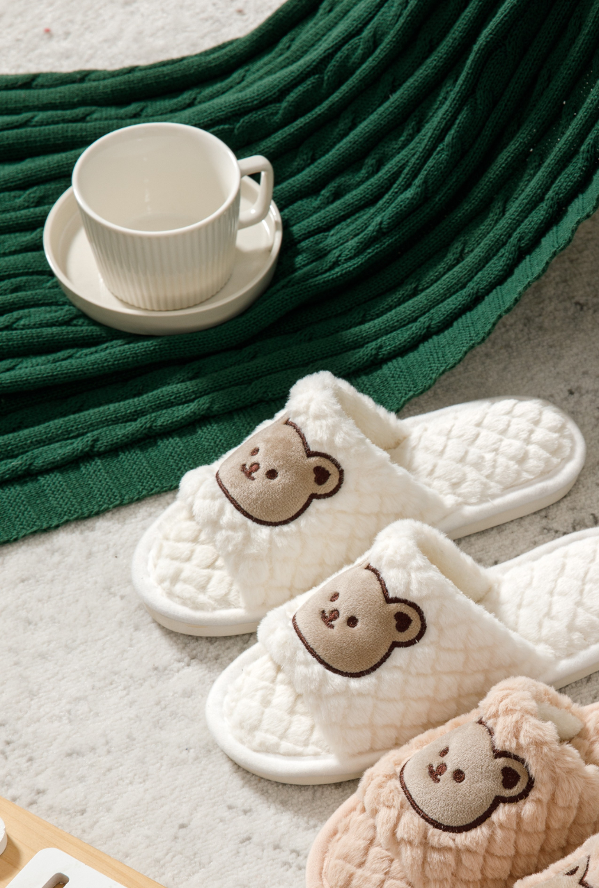 Set de pantuflas capitoneadas con osito bordado