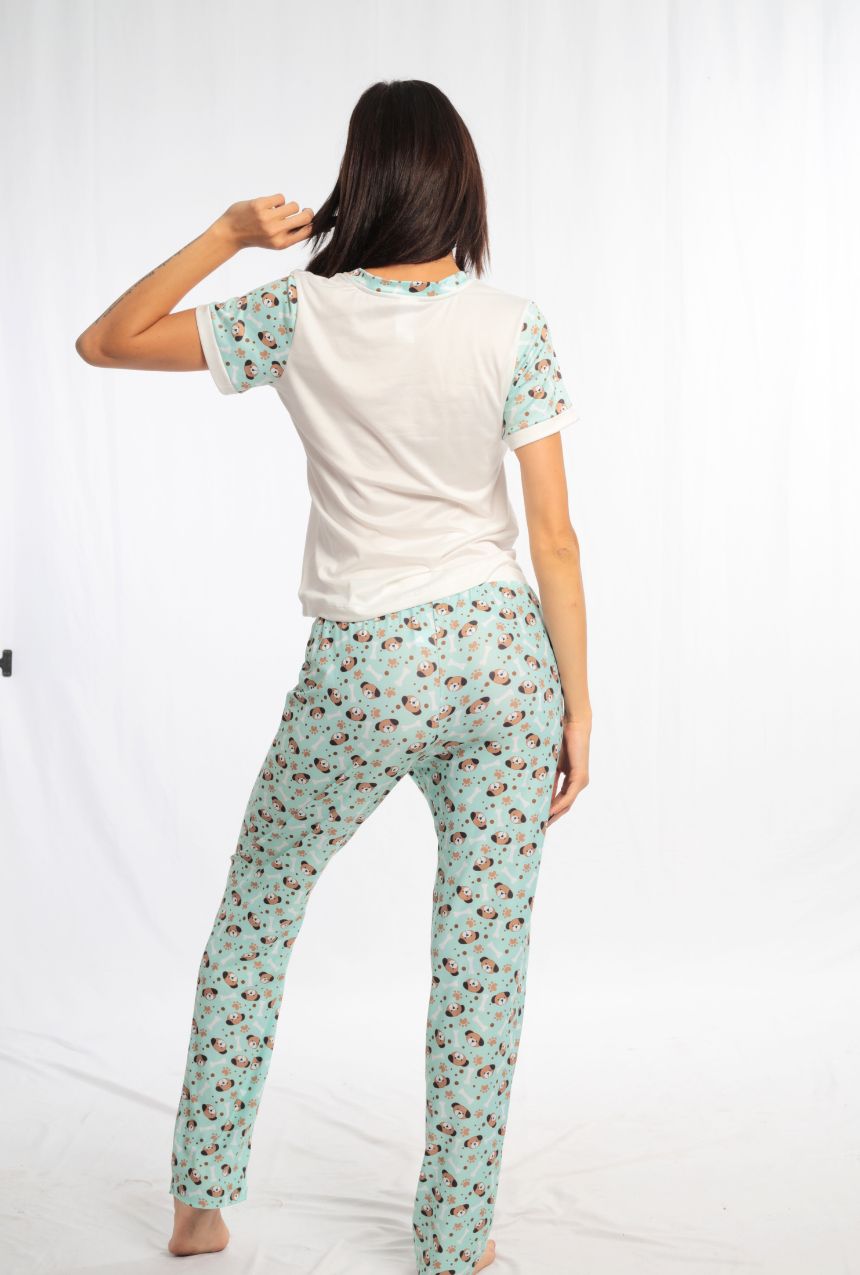 Pijama pantalón con playera manga corta de aplicación de perrito con hueso