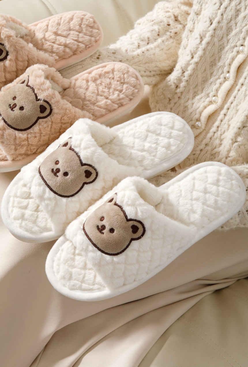 Set de pantuflas capitoneadas con osito bordado