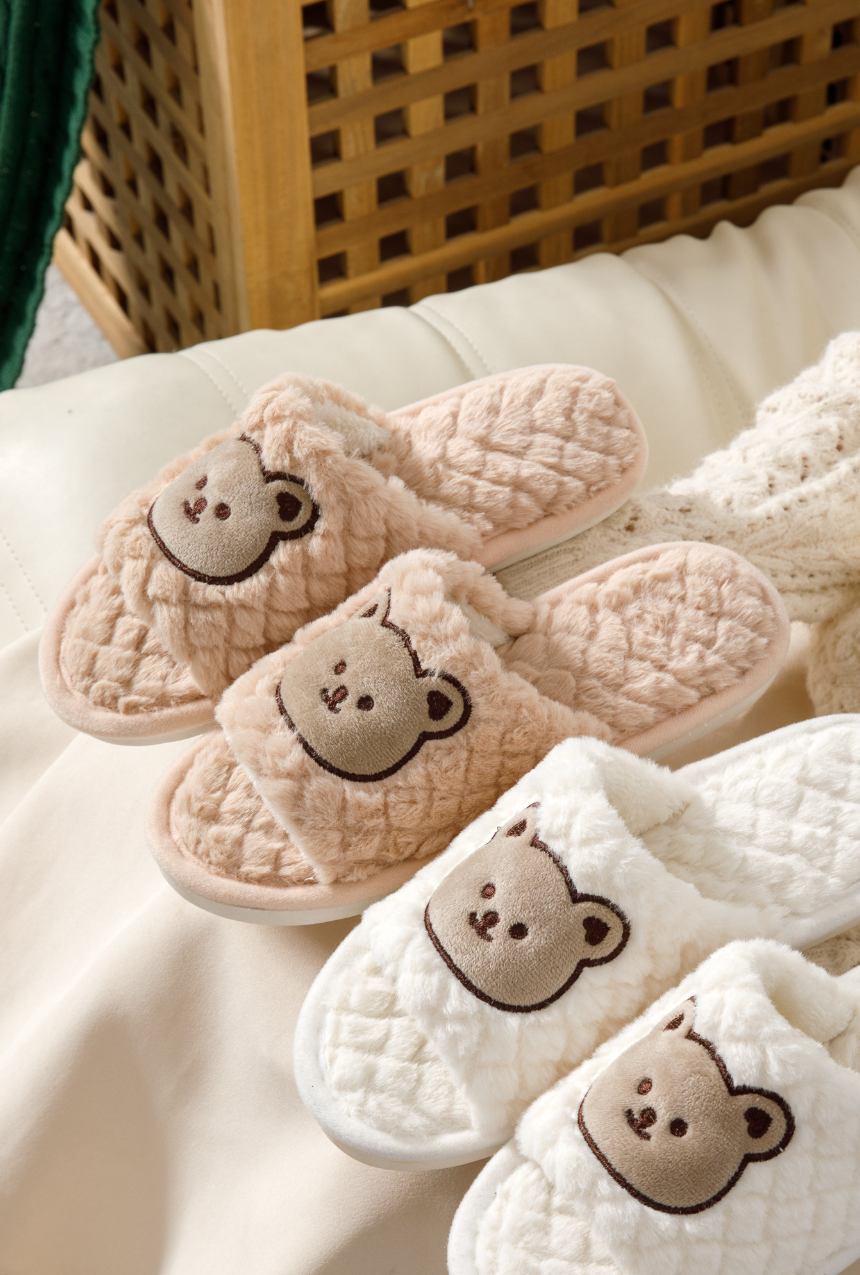 Set de pantuflas capitoneadas con osito bordado