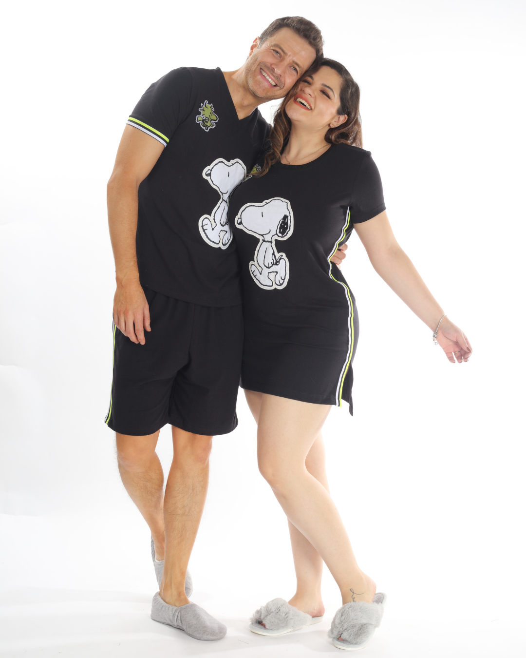 Pijama de hombre short y playera de manga corta negro con amarillo de snoopy
