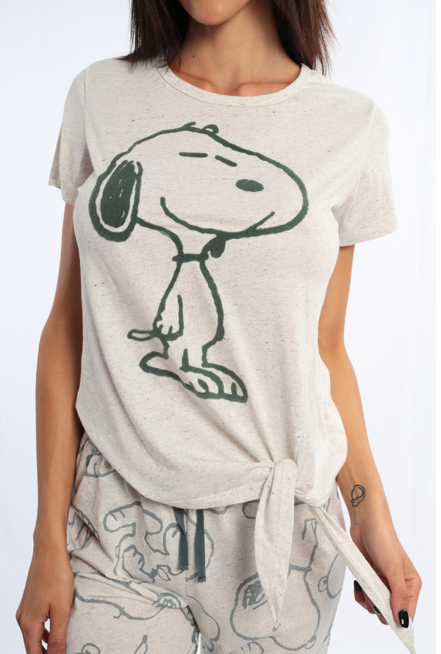 Pijama pantalón con playera manga corta con nudo lateral Snoopy