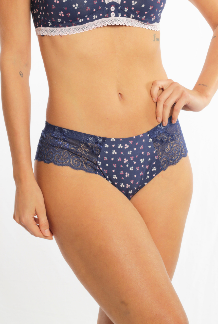 Calzón tipo bikini de costuras fusionadas, laterales y trasero de encaje