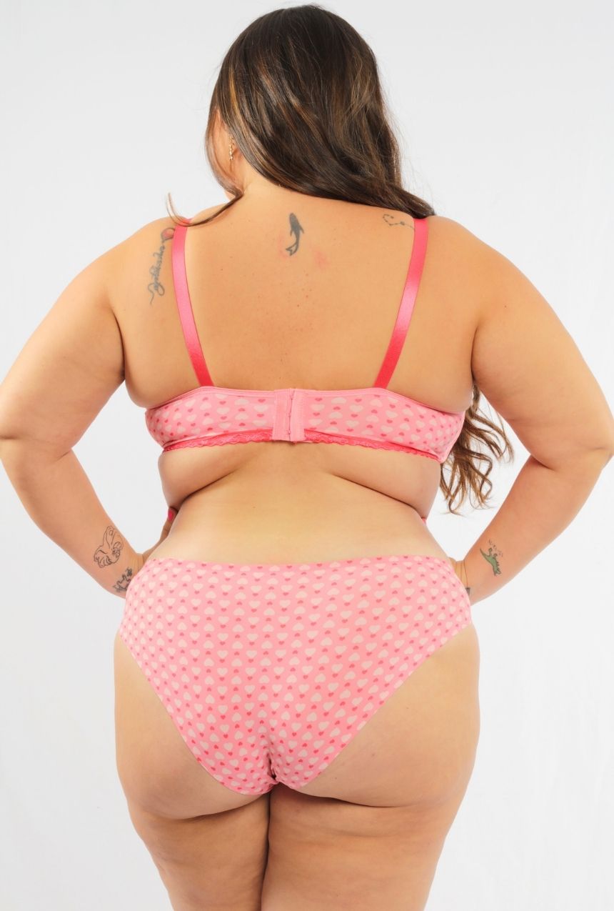 Coordinado brasier copa trinagular sin varilla con bikini y detalles de encaje.
