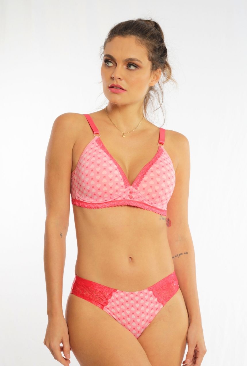 Coordinado brasier copa trinagular sin varilla con bikini y detalles de encaje.