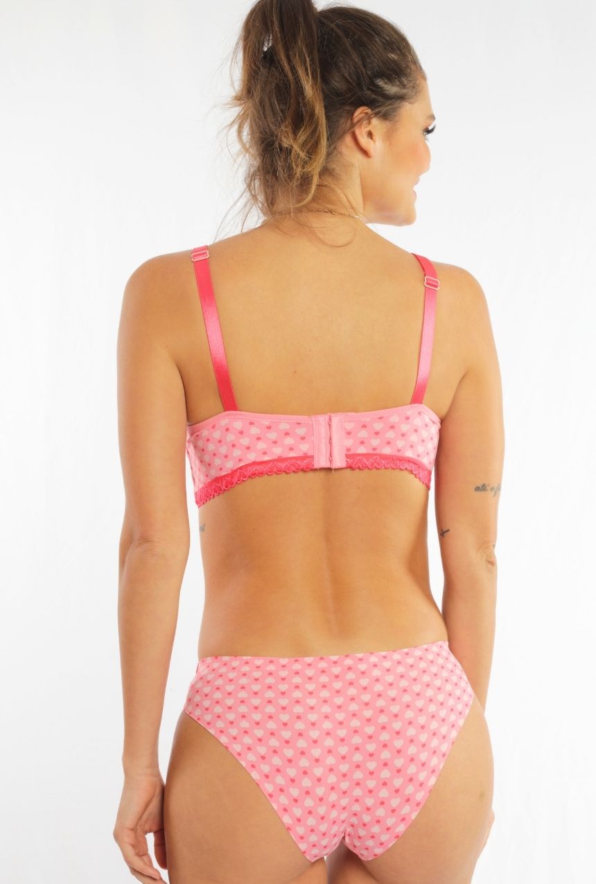 Coordinado brasier copa trinagular sin varilla con bikini y detalles de encaje.