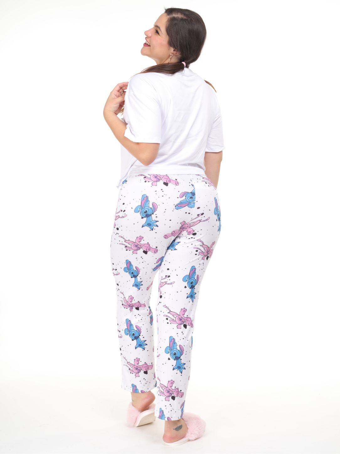 Pijama 3 piezas, pantalón y short blanco con camisa manga corta de stitch