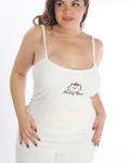 La pijama de 3 piezas Osito Cutie Pie con pantalón blanco es perfecta para quienes buscan un conjunto práctico, suave y lleno de ternura. Incluye un pantalón blanco cómodo, una camiseta con un encantador diseño de osito y una chaqueta o prenda adicional que completa el look. Ideal para descansar o dormir con estilo, esta pijama es la opción perfecta para quienes aman la comodidad sin perder lo adorable.