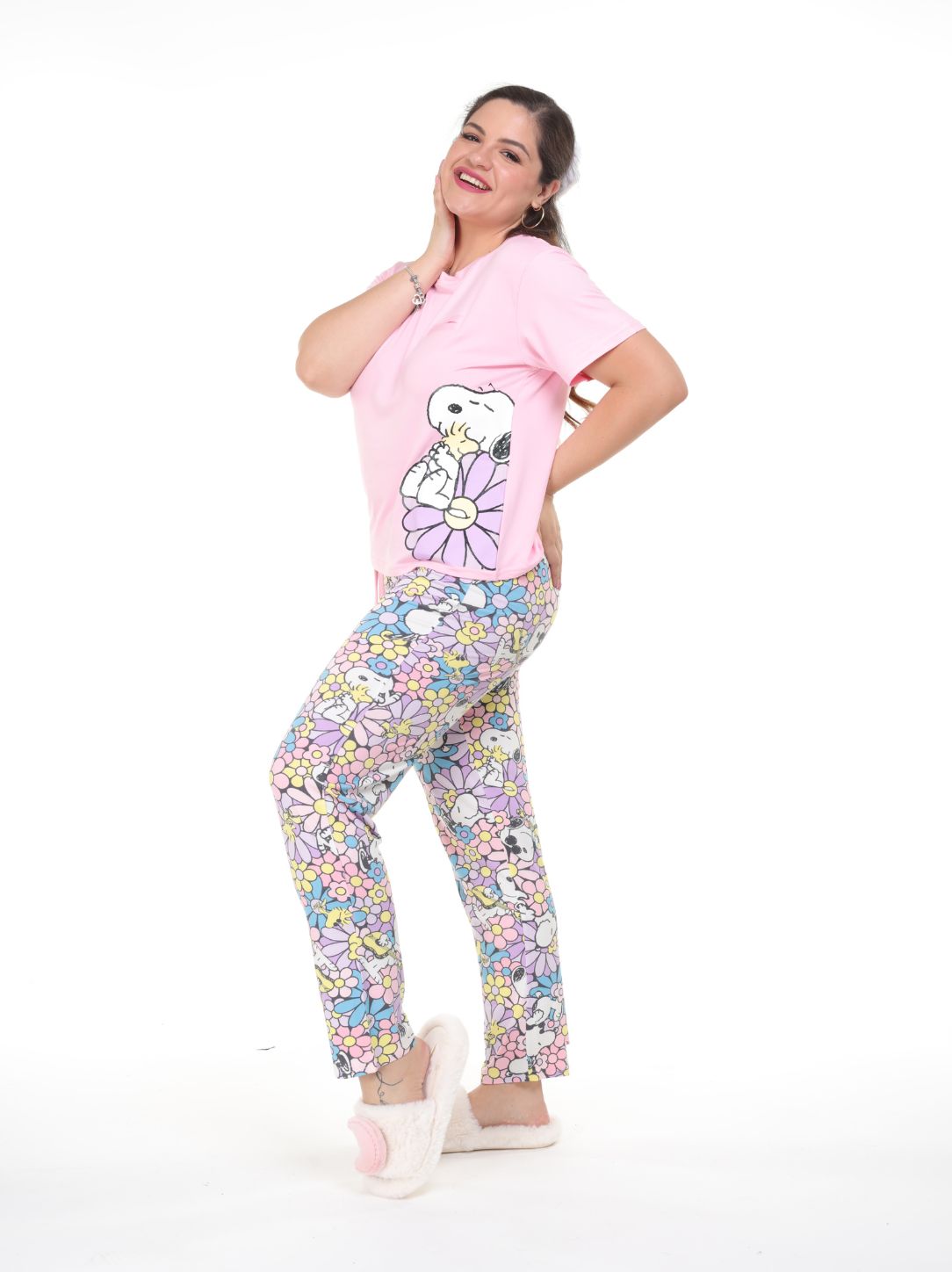 Pijama pantalón de flores y camisa manga corta de snoopy rosa
