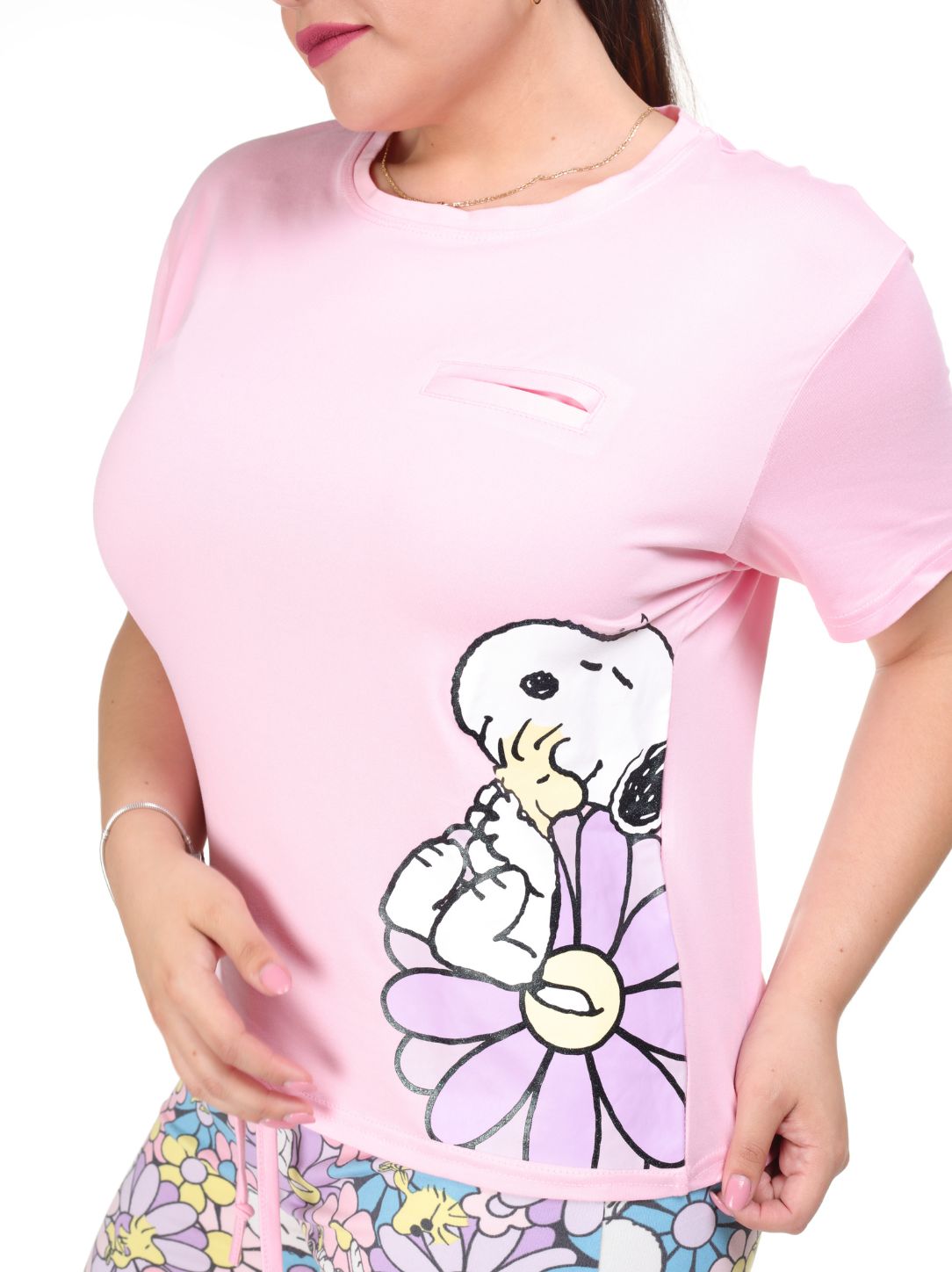 Pijama pantalón de flores y camisa manga corta de snoopy rosa