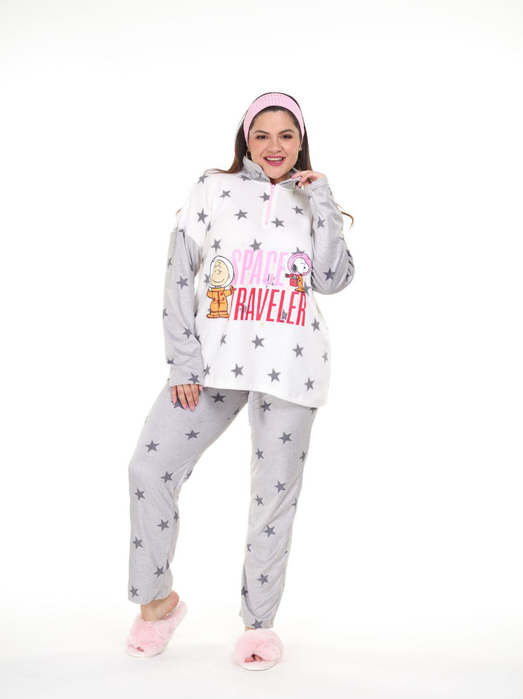 Pijama pantalón gris y sudadera de snoopy blanca