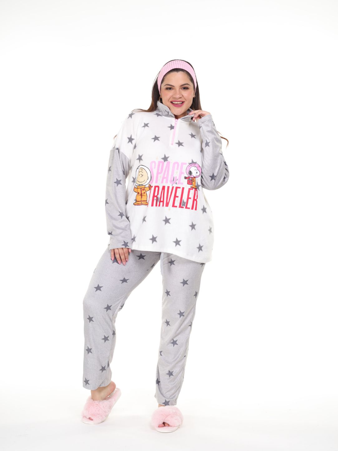 Pijama pantalón gris y sudadera de snoopy blanca