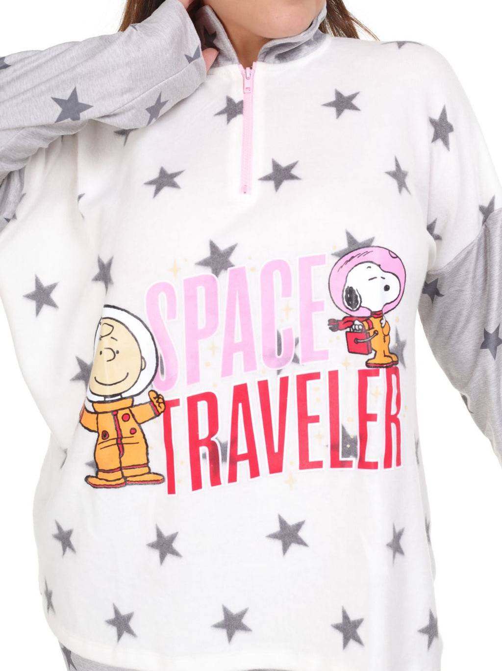 Pijama pantalón gris y sudadera de snoopy blanca