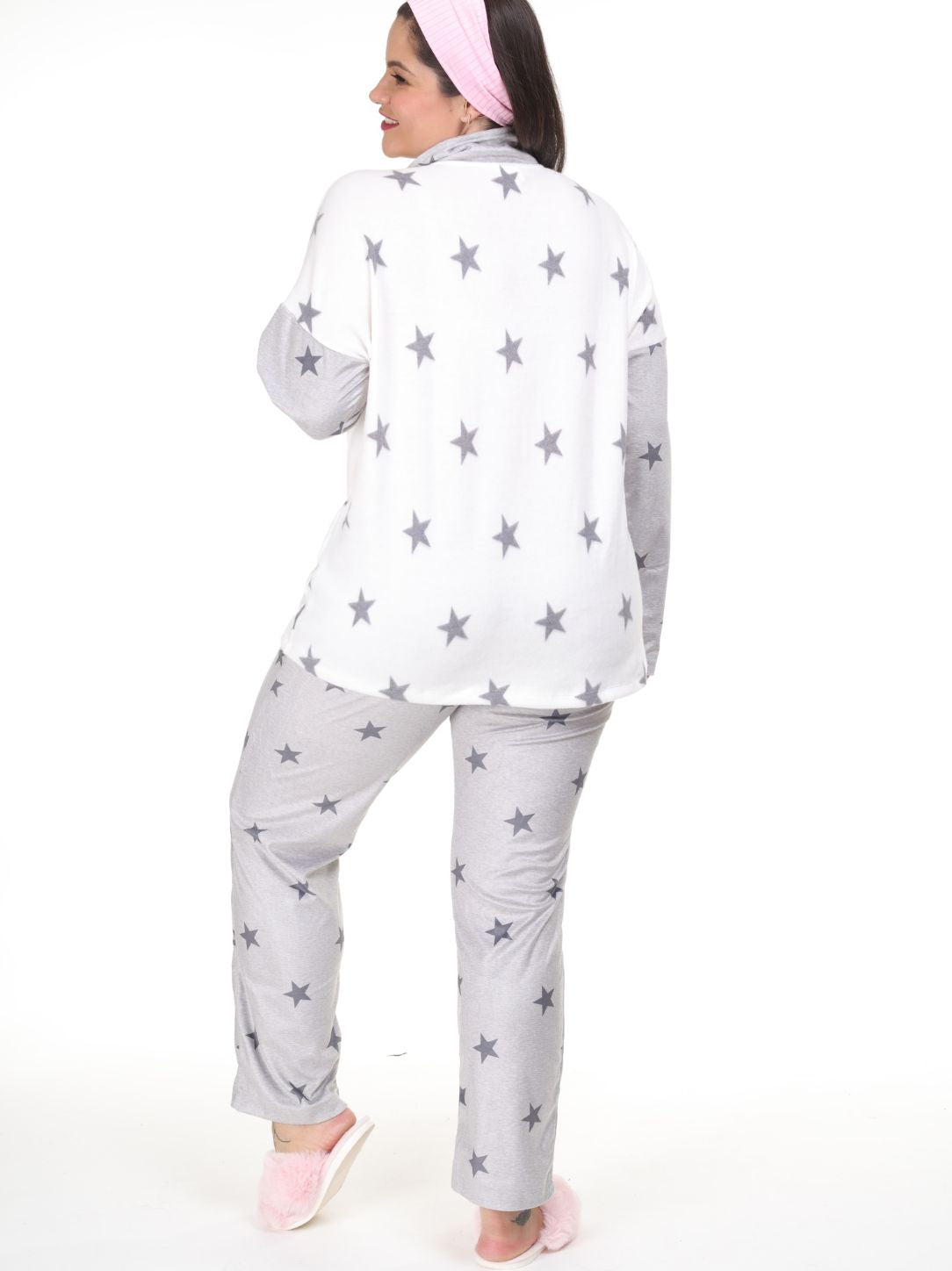 Pijama pantalón gris y sudadera de snoopy blanca