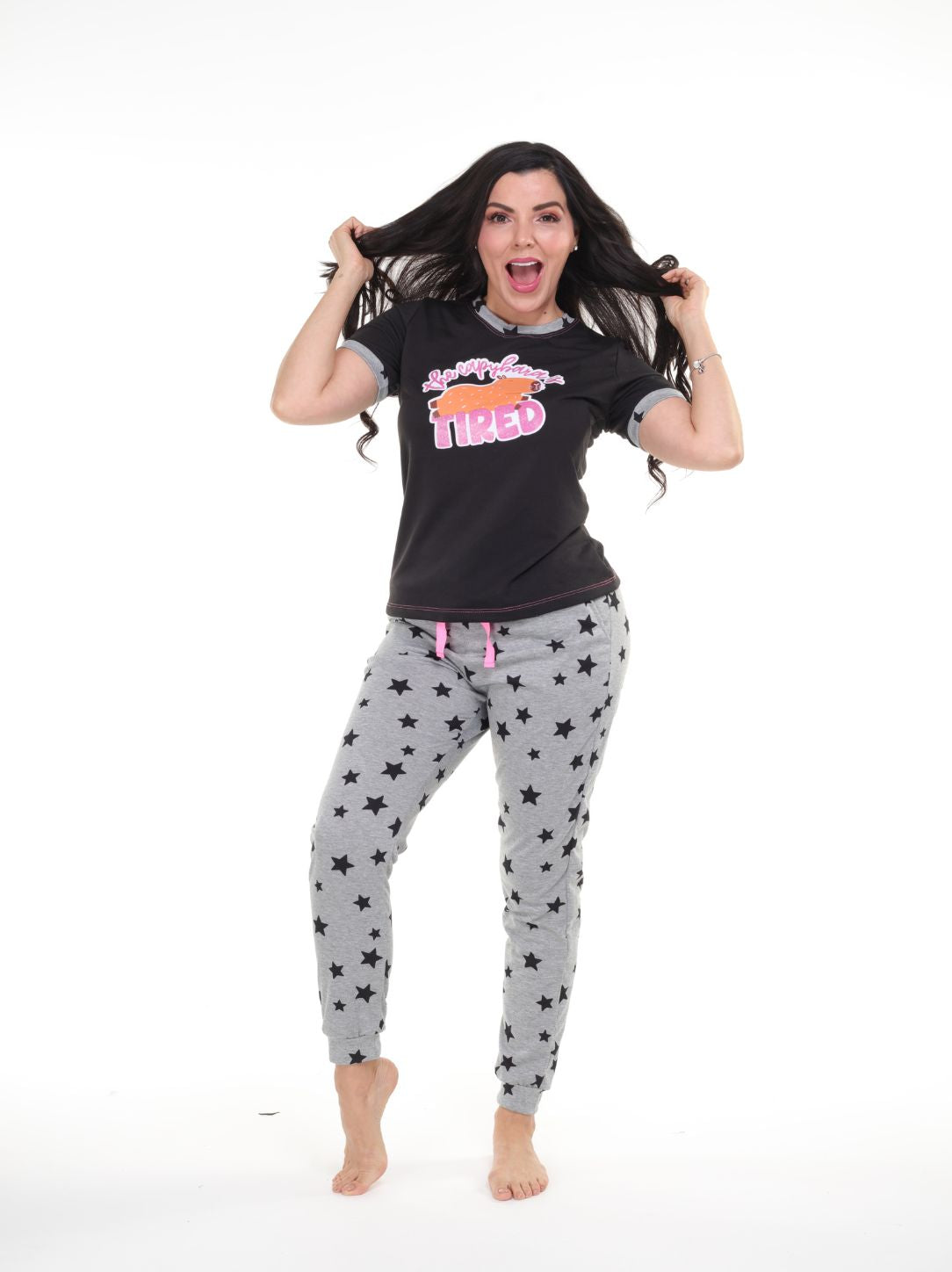 Pijama pantalón gris y camisa manga corta capibara negra