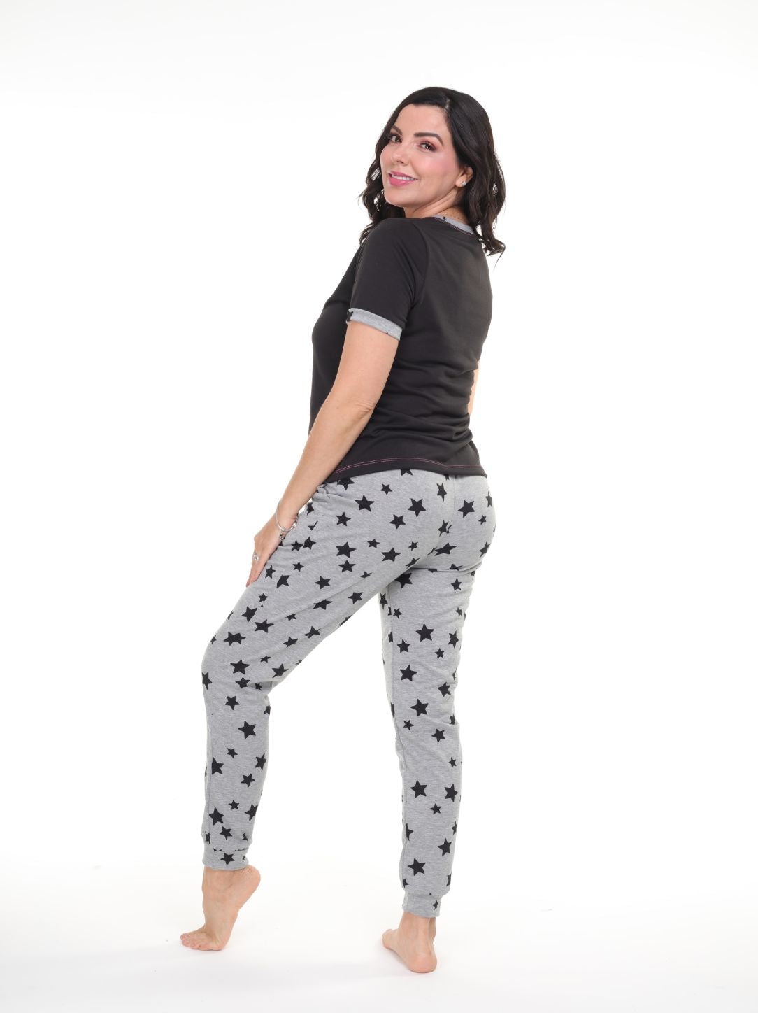 Pijama pantalón gris y camisa manga corta capibara negra