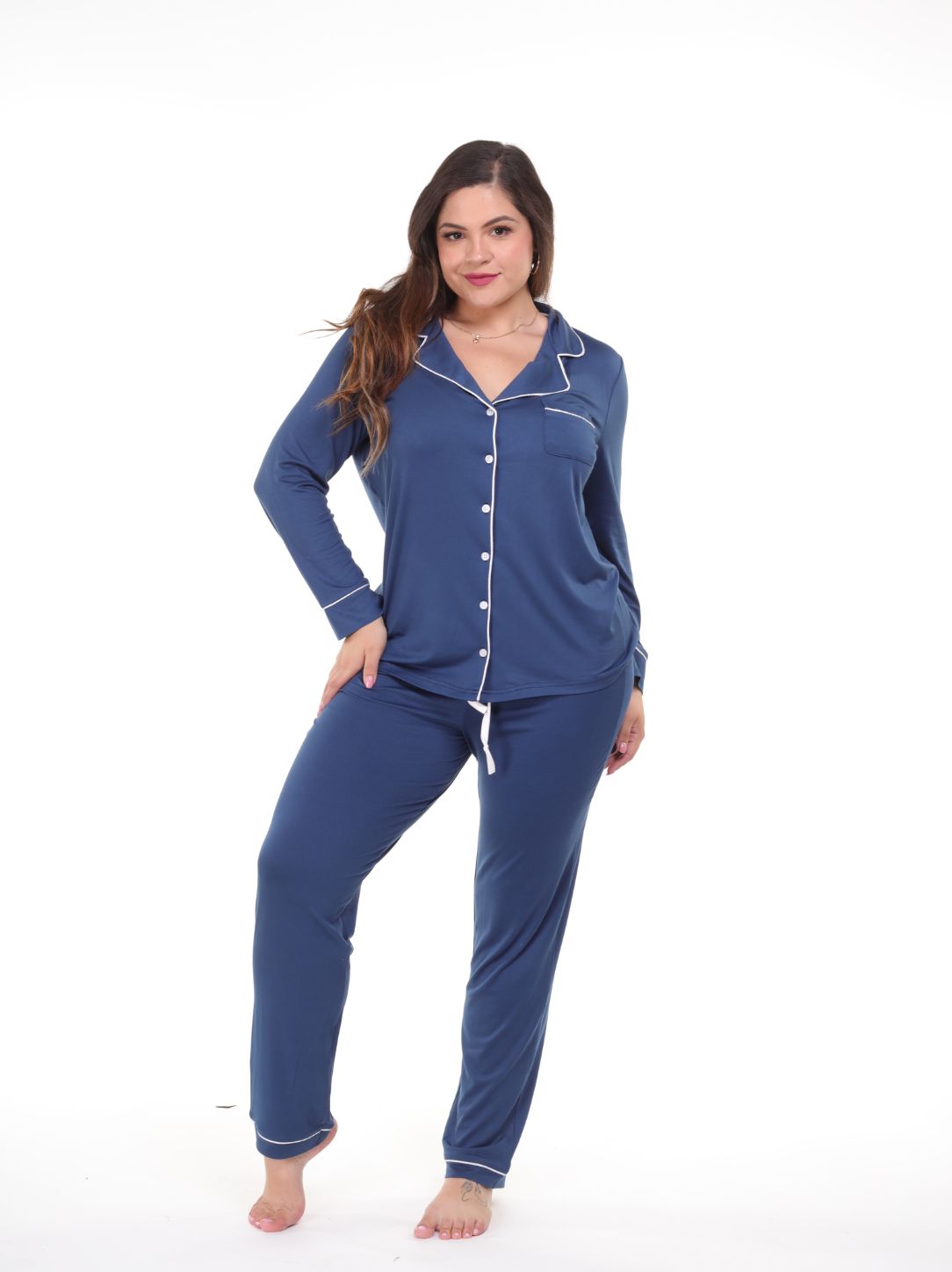 Pijama pantalón y camisa manga larga con botones azul línea blanca