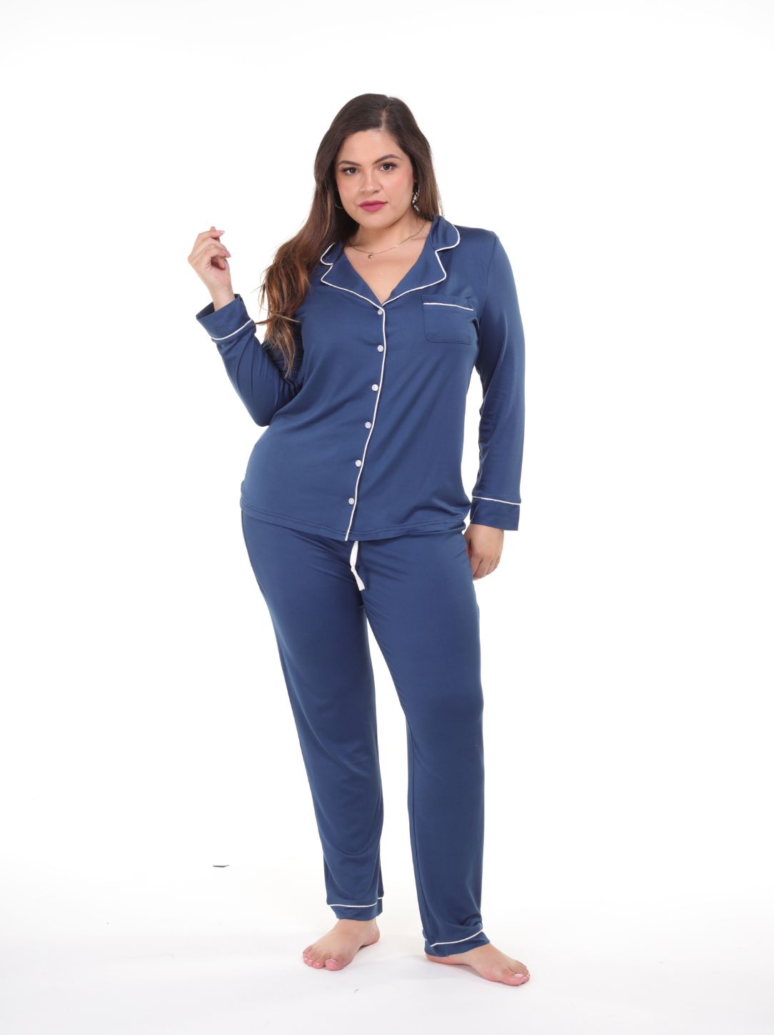 Pijama pantalón y camisa manga larga con botones azul línea blanca