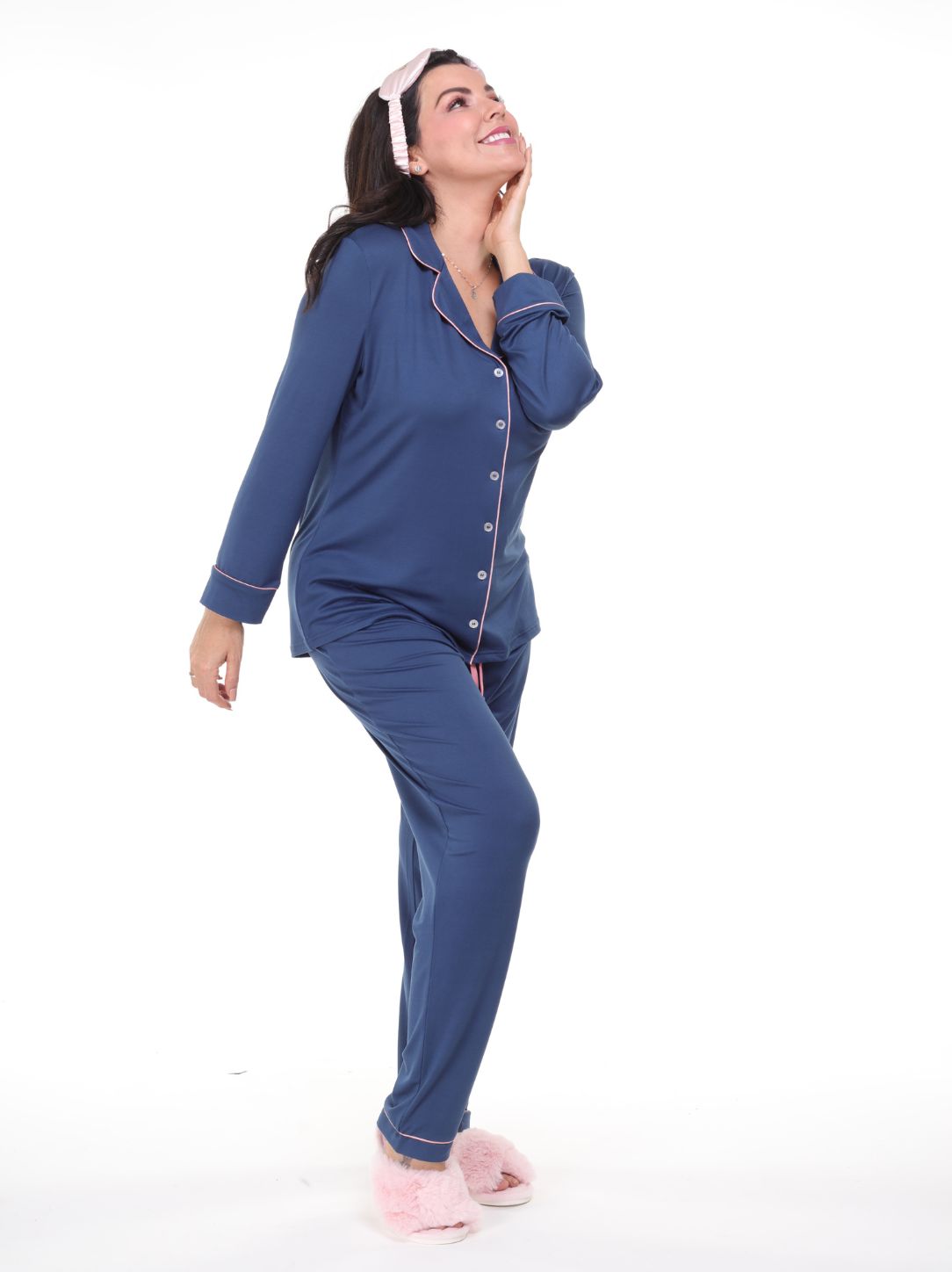 Pijama pantalón y camisa manga larga con botones azul línea rosa