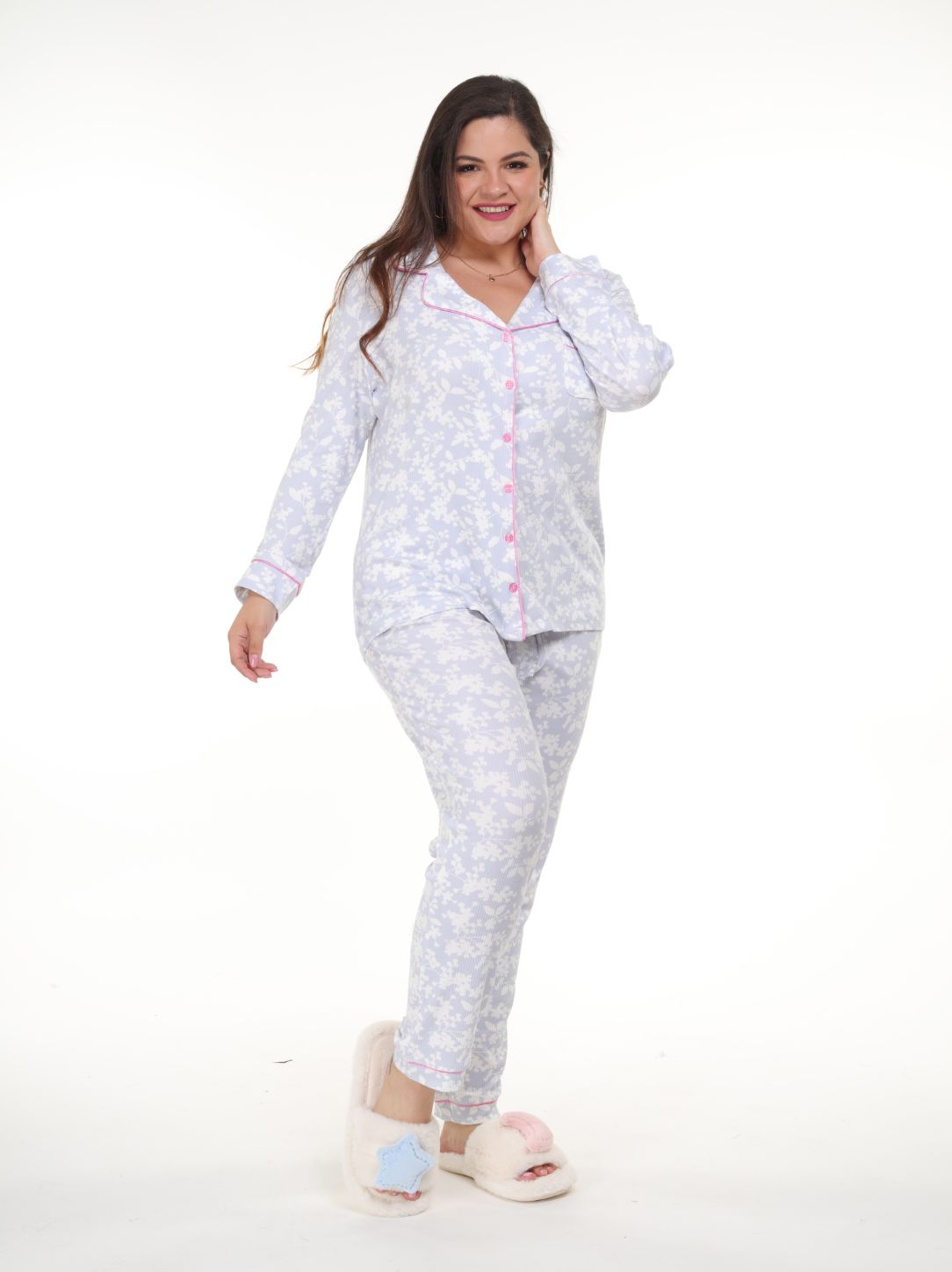 Pijama pantalón y camisa manga larga con botones flores lila