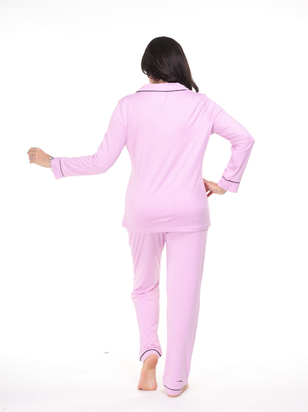 Pijama pantalón y camisa manga larga con botones magenta línea negra