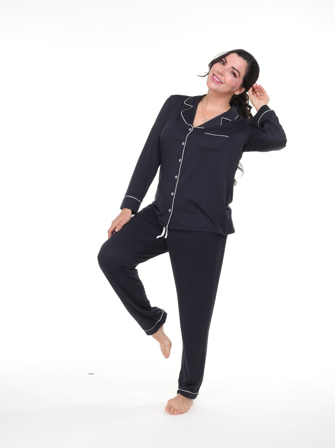 Pijama pantalón y camisa manga larga con botones negro línea blanca