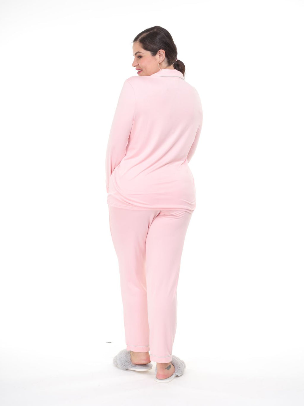 Pijama pantalón y camisa manga larga con botones rosa línea beige
