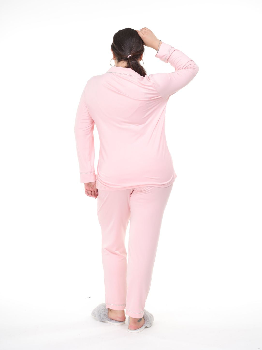 Pijama pantalón y camisa manga larga con botones rosa línea beige