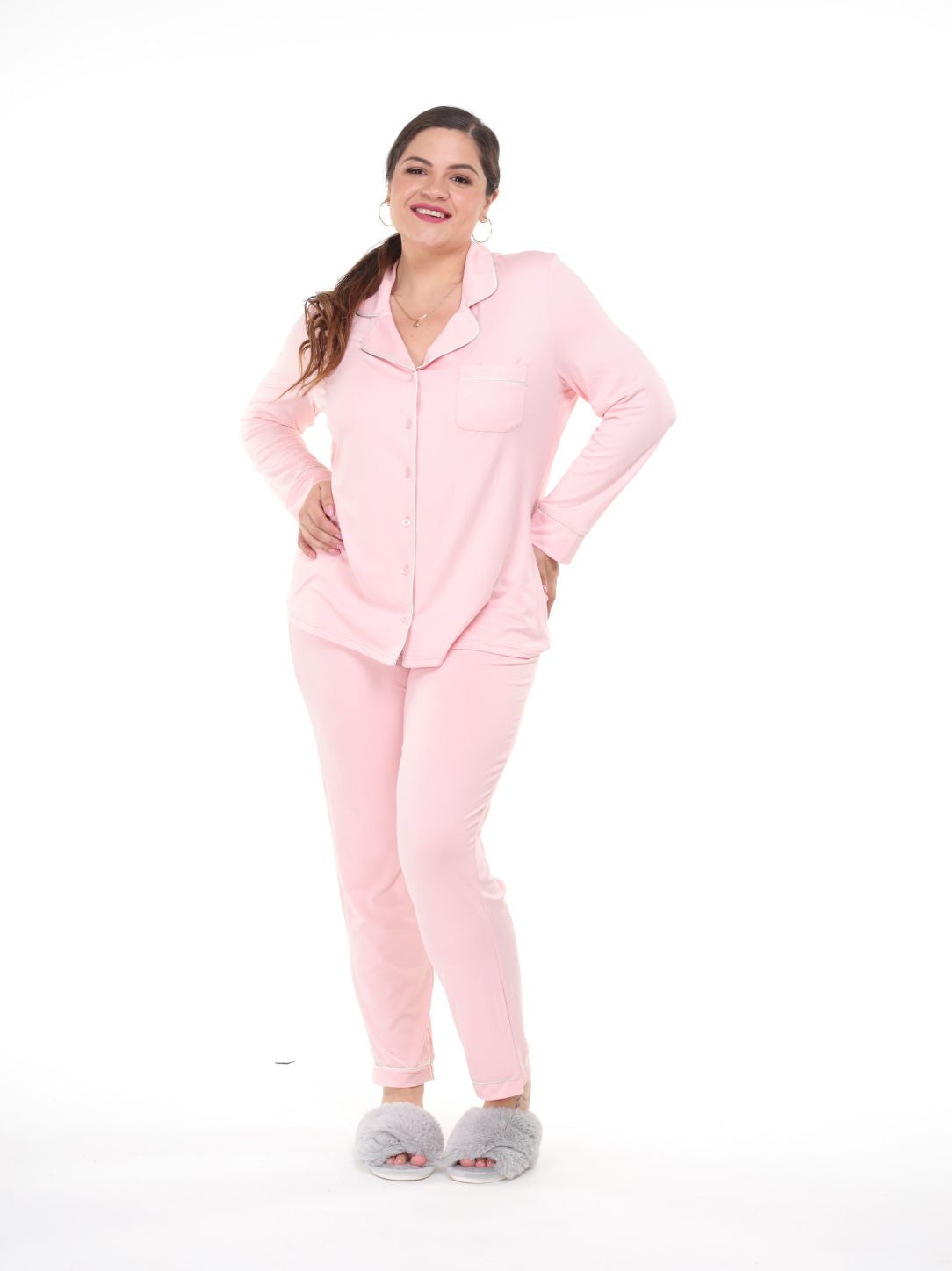 Pijama pantalón y camisa manga larga con botones rosa línea beige