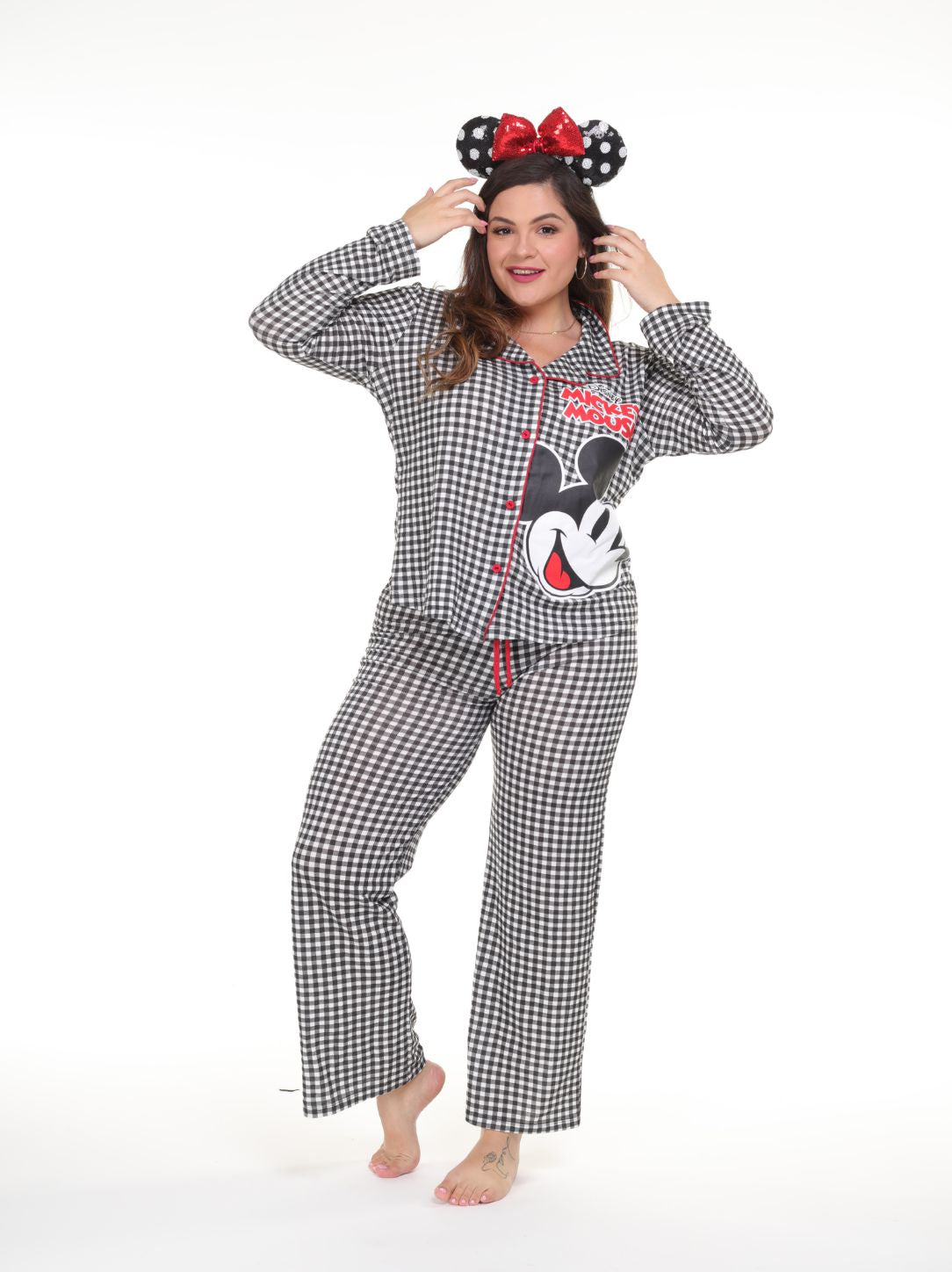 Pijama pantalón y camisa manga larga con botones y cuadros vichy de mickey mouse negra