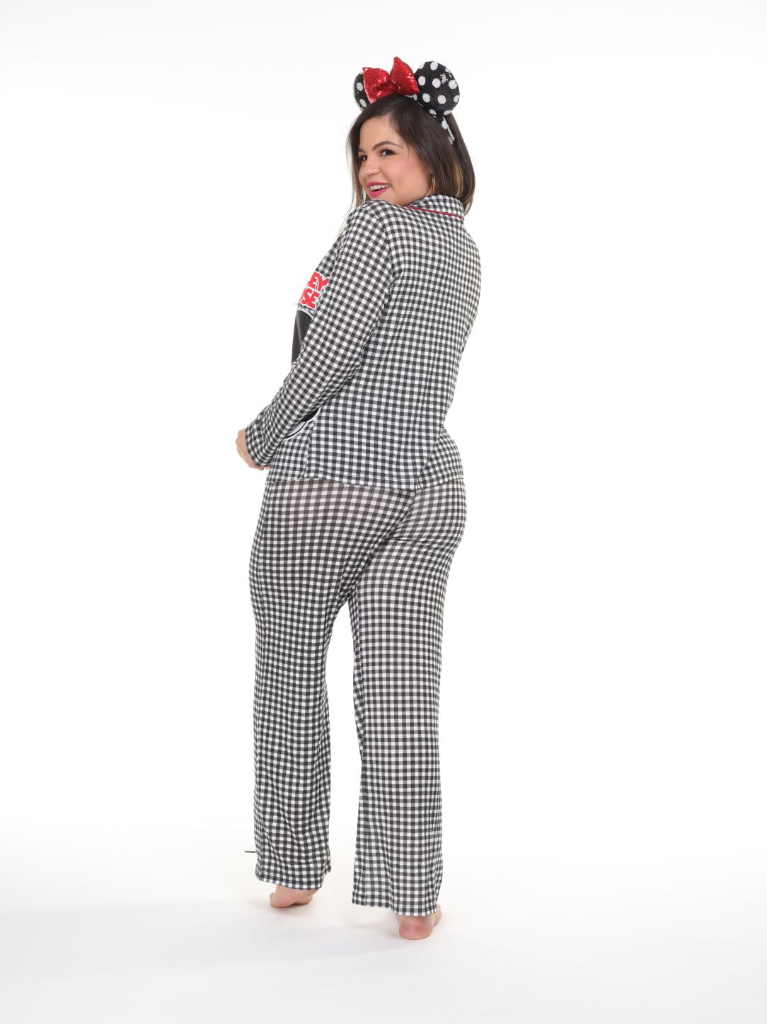 Pijama pantalón y camisa manga larga con botones y cuadros vichy de mickey mouse negra
