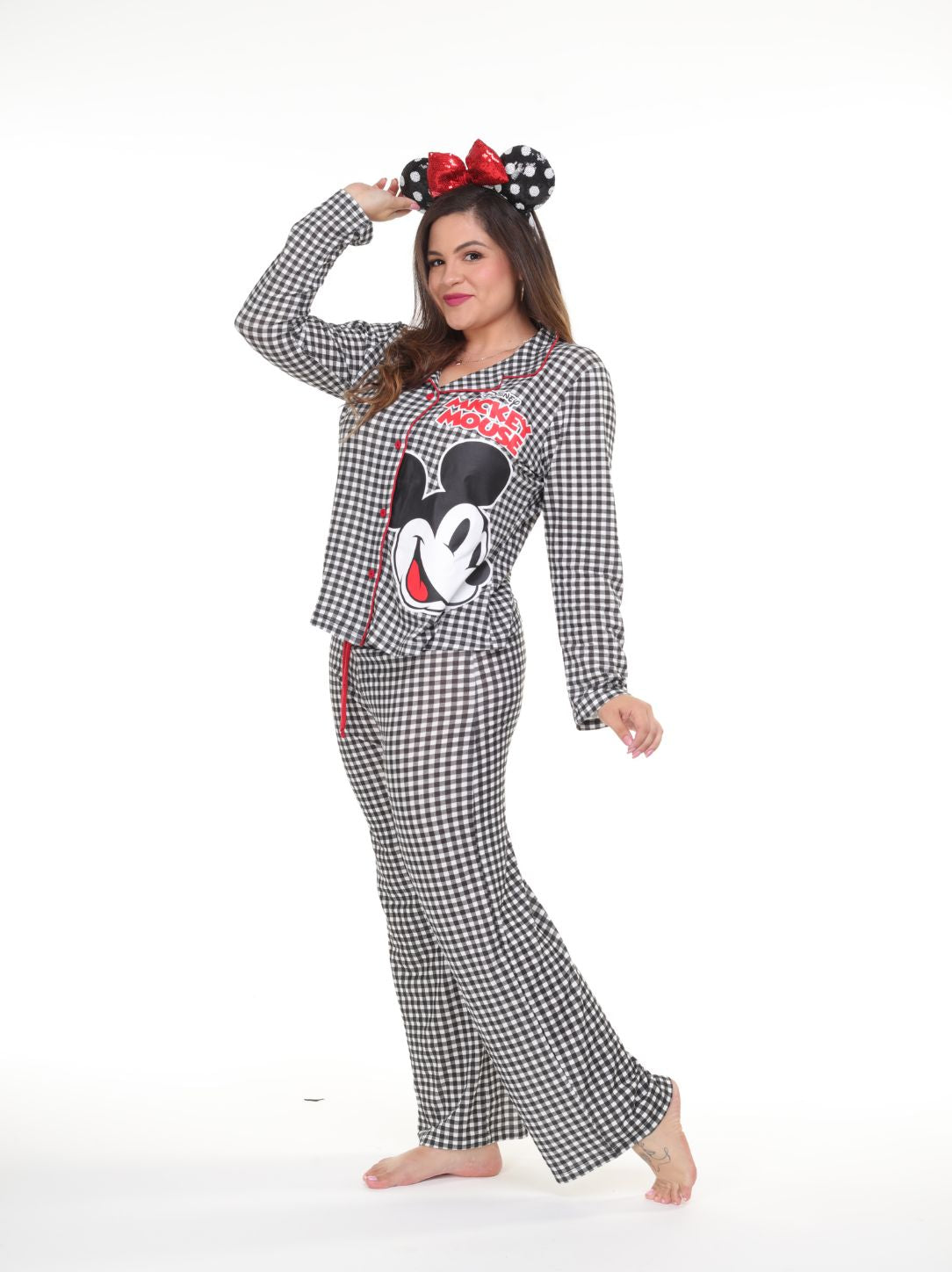 Pijama pantalón y camisa manga larga con botones y cuadros vichy de mickey mouse negra